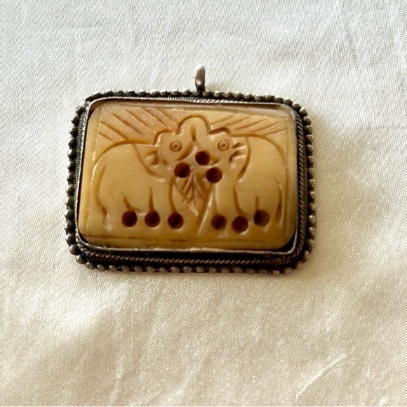 Boho Tribal Double Elephant Pendant Antique Silver Tone - Picture 7 of 11